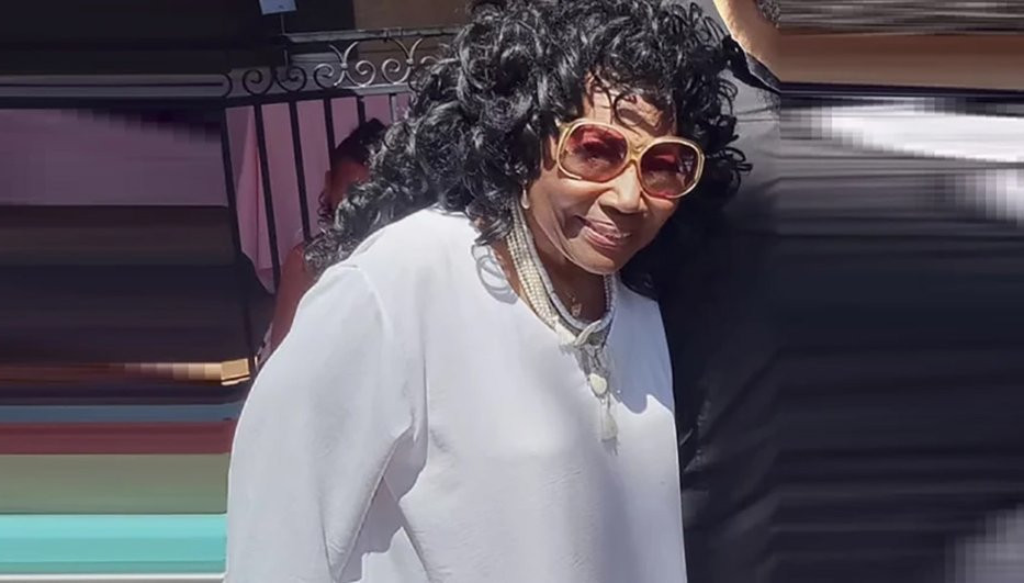 Tanymal aktrısa Los-Andjelestegi úıinde órtenip ketken