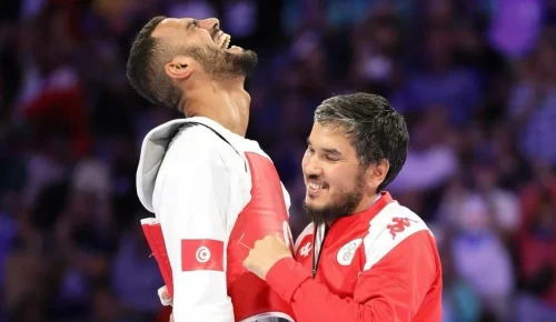 Týnıske Olımpıada medalin alyp bergen qazaq bapkeri elge oraldy