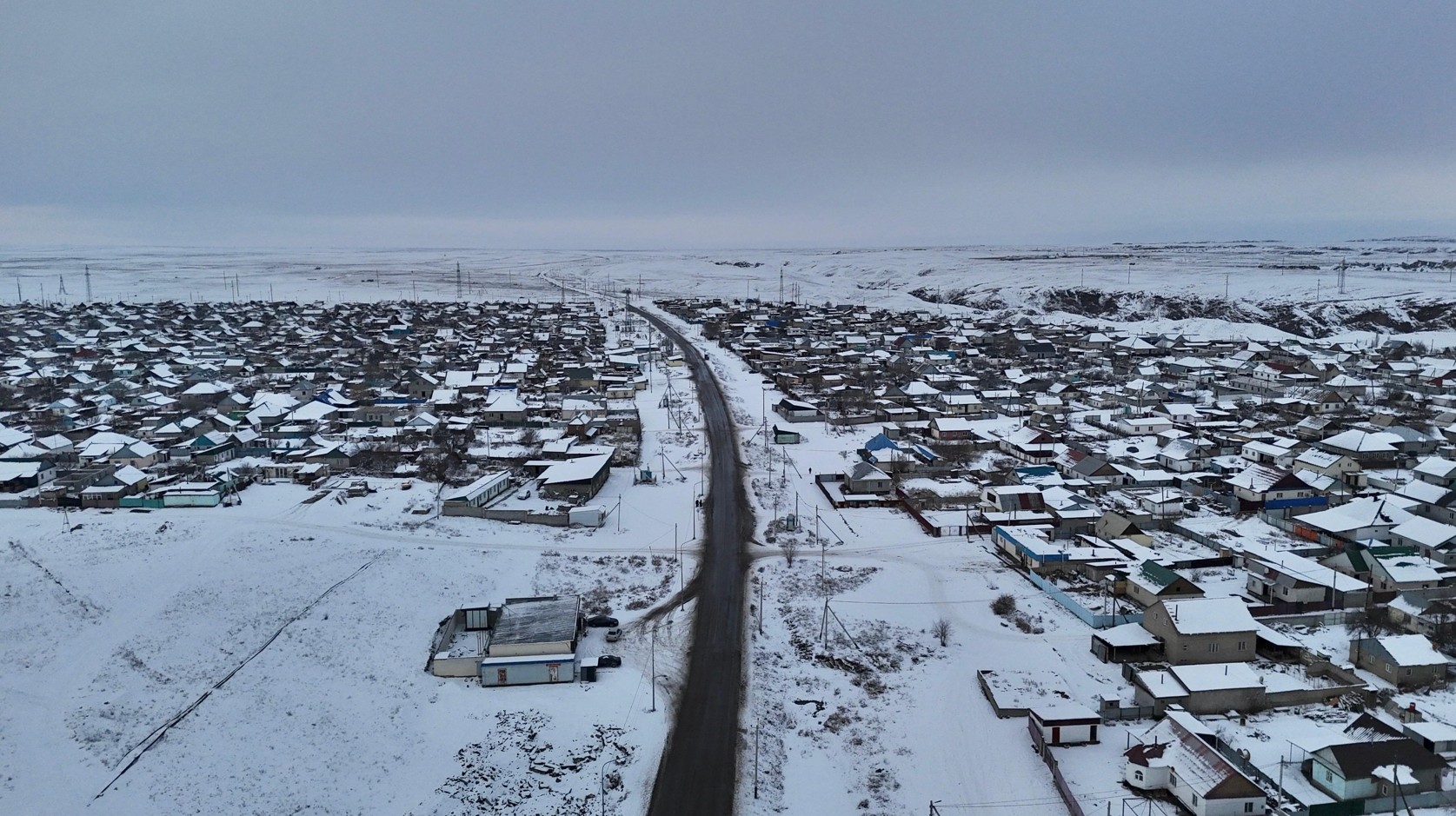 Úsh júz saıajaıǵa aýyl mártebesi berildi