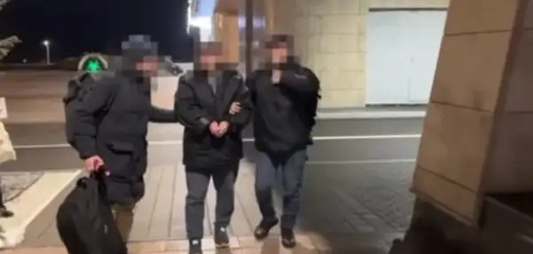 13 adamnyń 10 mln teńgesin qaltasyna basqan alaıaq Belarýsten ekstradısııalandy