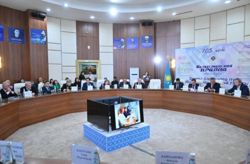 Máýlen Áshimbaev «Kazahstanskaıa pravda» gazetin 105 jyldyǵymen quttyqtady