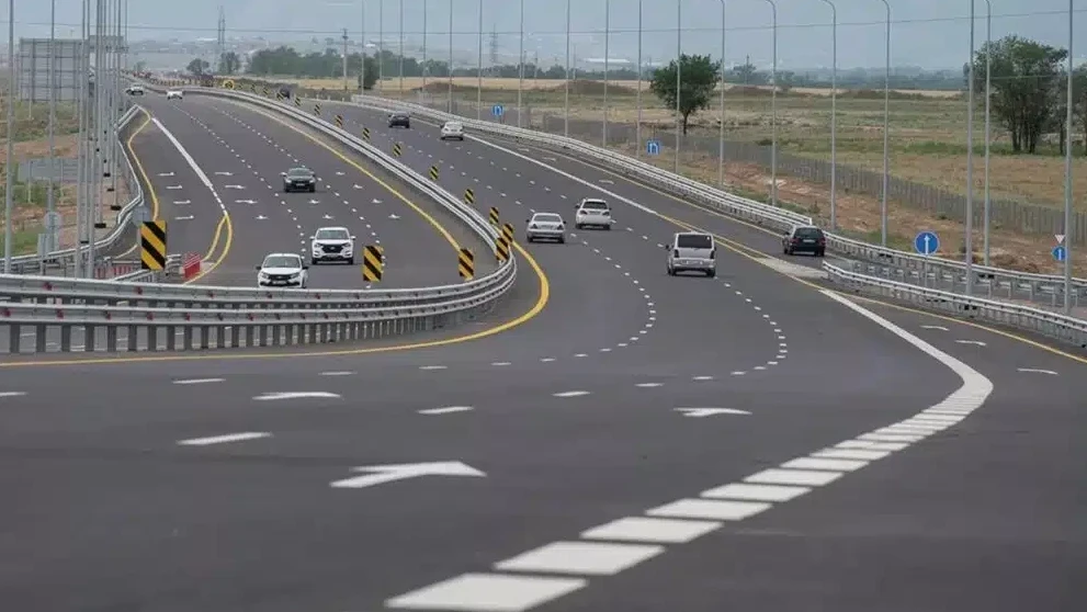 Almatynyń jetpis myń turǵyny jol ıgiligin kóredi