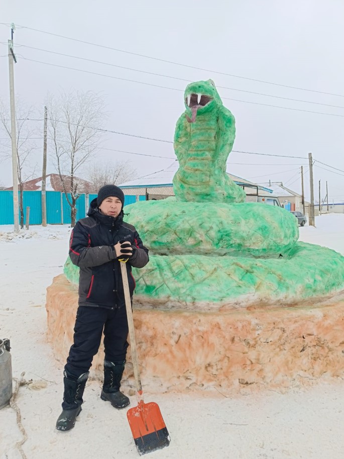 Muǵalim aıshyqtaǵan muz músin