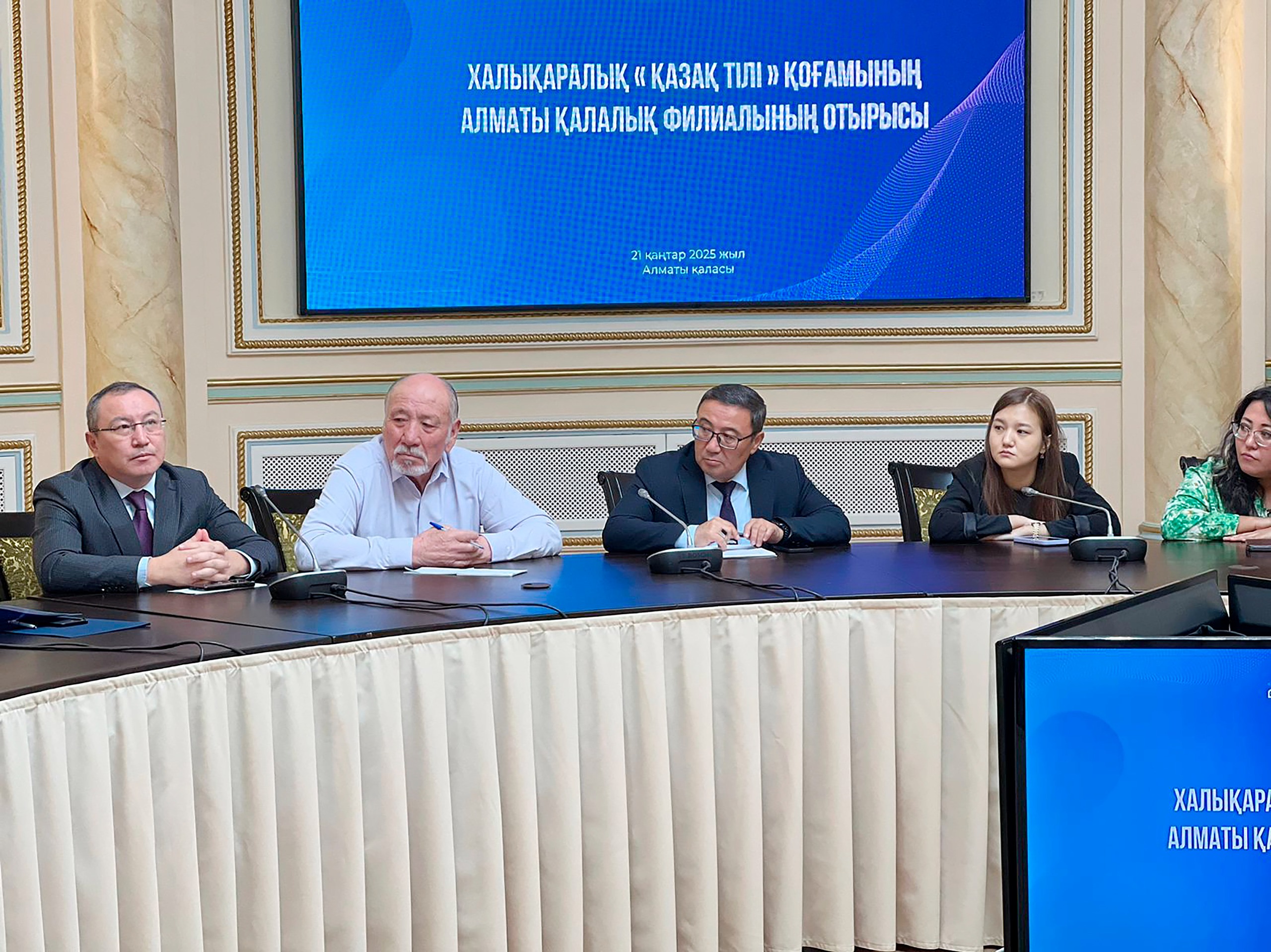 Halyqaralyq «Qazaq tili» qoǵamy Almaty fılıalyna jańa basshy keldi