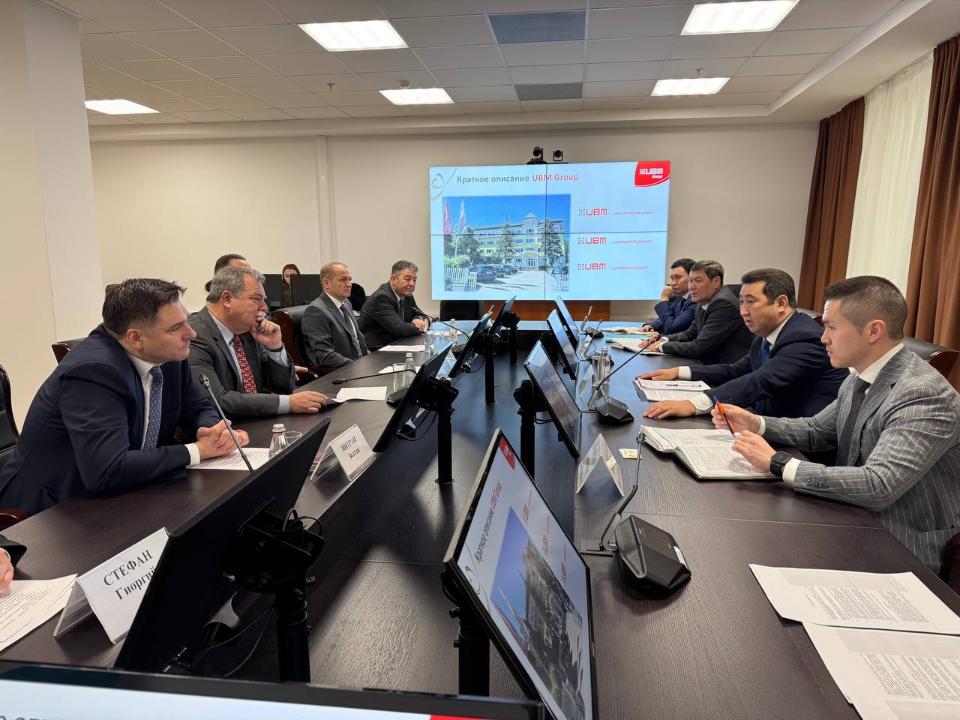 Elimizde qurama jem jáne premıks óndiretin tórt zaýyt salynady