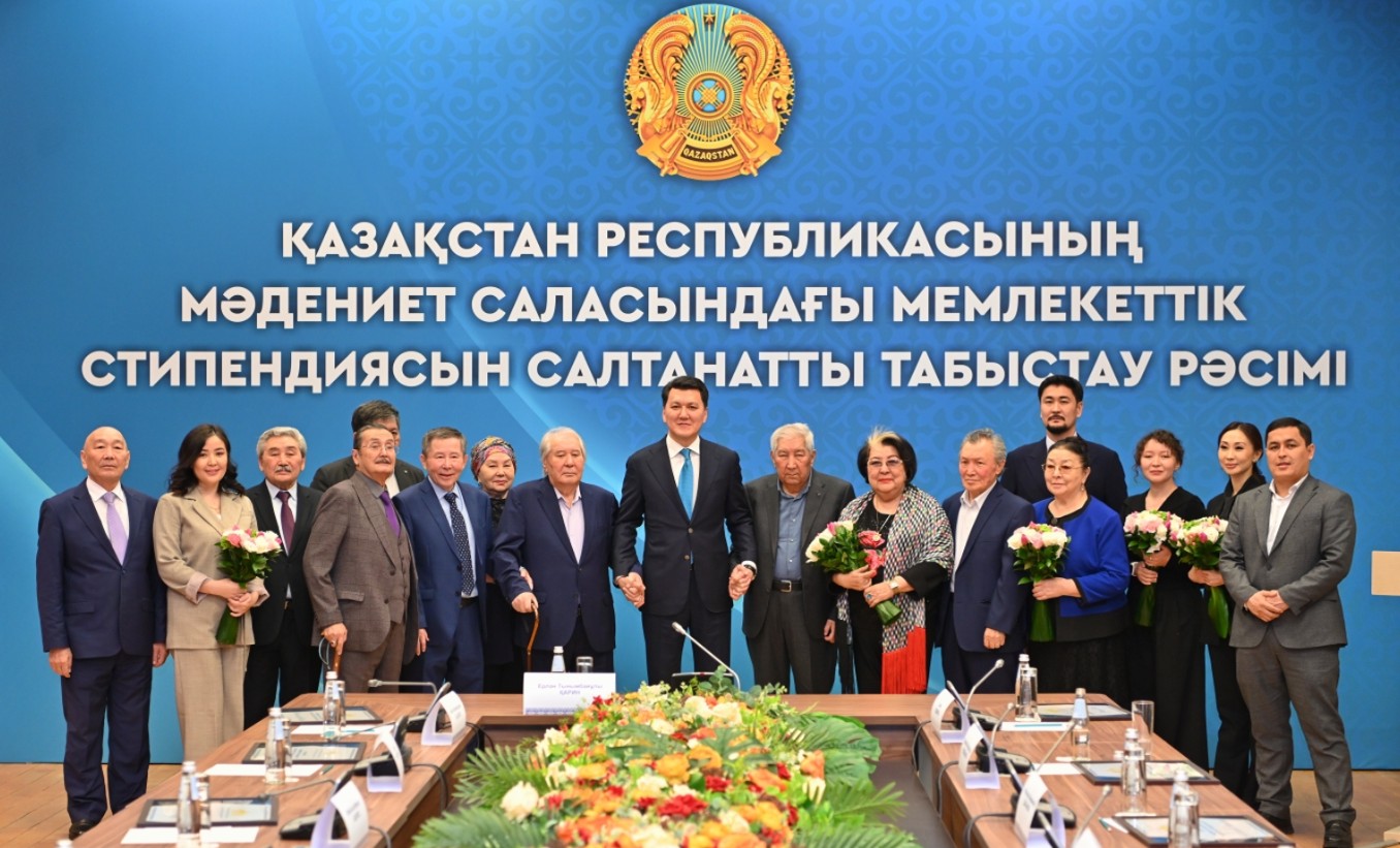 Mádenıet salasyndaǵy memlekettik stıpendııa tapsyryldy