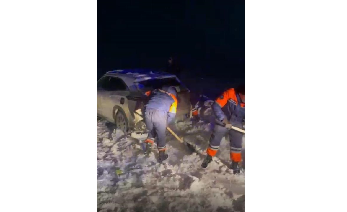 Eki táýlikte qar qursaýynan 700 adam qutqaryldy