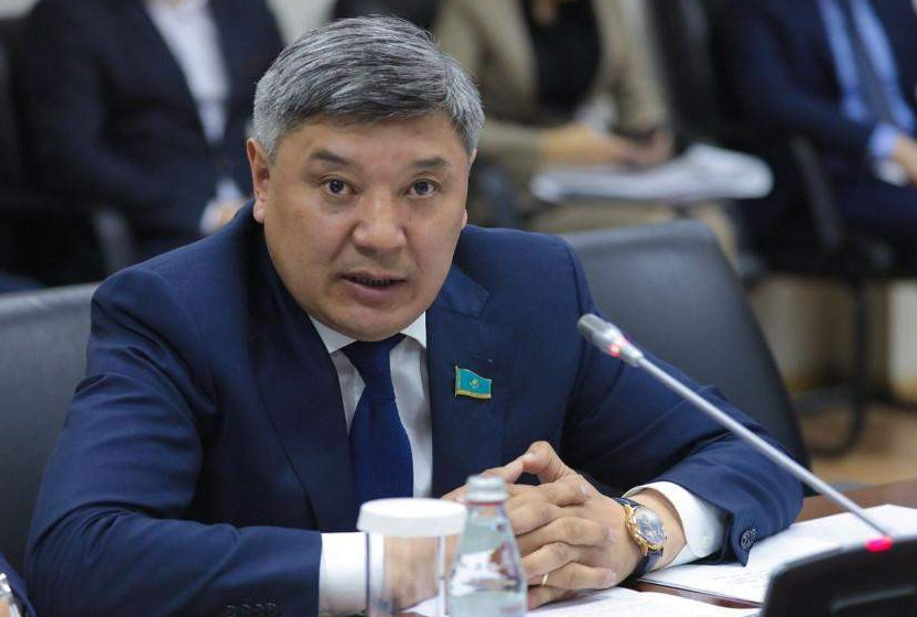 Depýtattar «Kınematografııa týraly» Zańdy qatańdatýdy surady