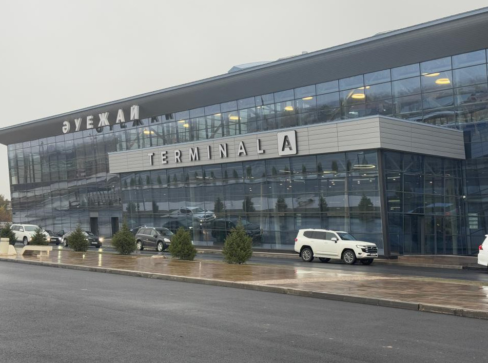 Úsh týrıstik aımaqta jańa áýejaı qurylysy bastaldy