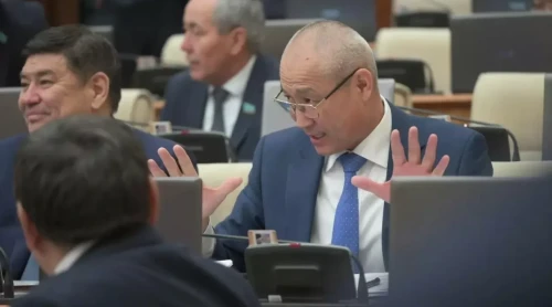 «Dıadıa Donaldtan sálem». Depýtattar Úkimetke LGBT-ǵa qatysty talap qoıdy