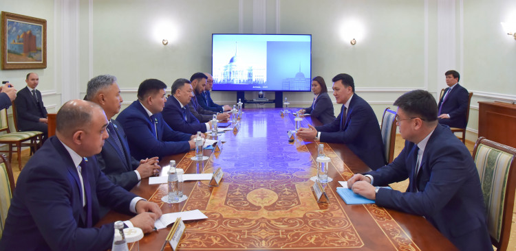 Májilis fraksııalarynyń jetekshilerimen kezdesti