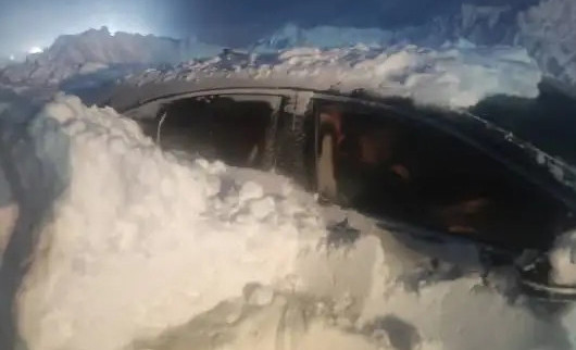 Qar kóshkini alty kólikti basyp qaldy