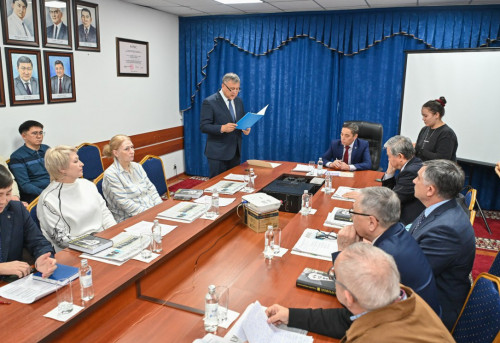 Dóńgelek ústel: Ulttyq baspasózdegi memleket múddesi