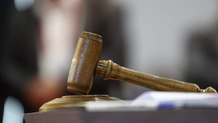 Úsh qyzdy óltirgen qanisher 52 jylǵa sottaldy