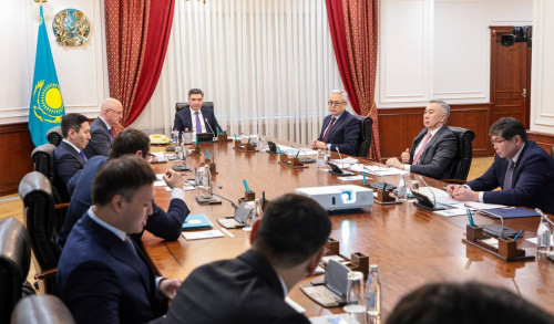 Úkimette syrtqy faktorlardyń el ekonomıkasyna áseri talqylandy