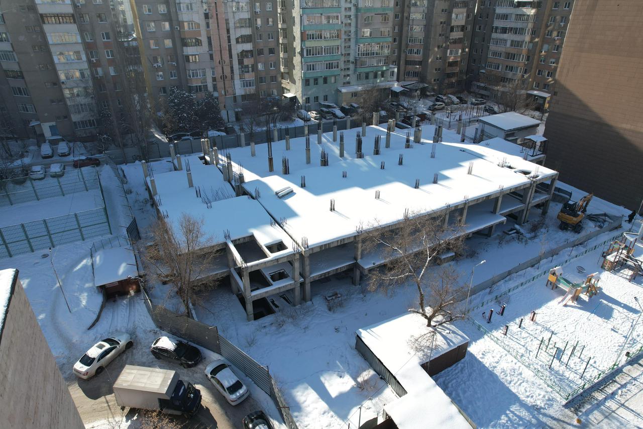 Almatyda taǵy bir zańsyz qurylys súrildi