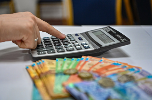 Úkimet bıýdjet qarjysyn tek qana asa ózekti máselelerdi sheshýge jumsaýy kerek – Toqaev