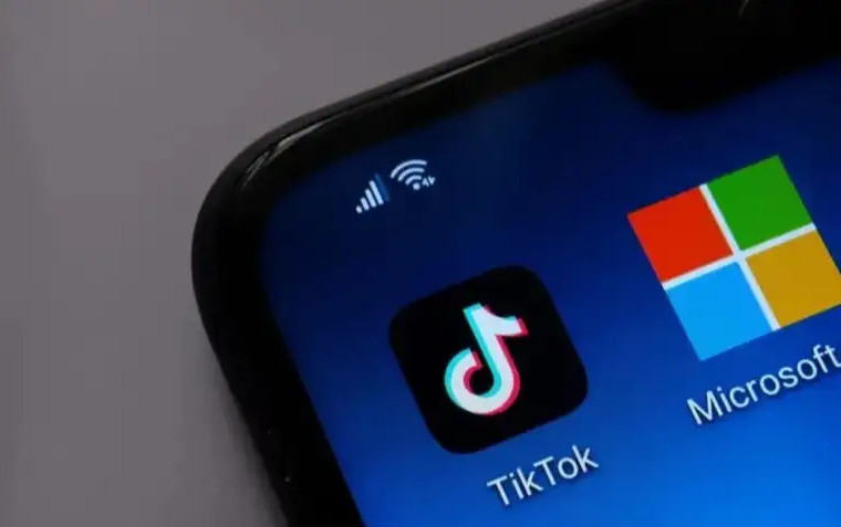 Microsoft TikTok jelisin satyp alýǵa nıetti - Tramp