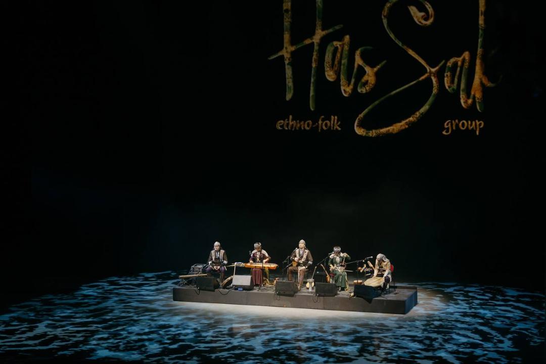 Áýen men bı úılesip...