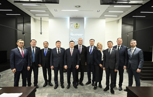 Senatorlar AHQO-nyń jumysymen tanysty