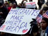 Mıgranttar Trampqa qarsy sherýge shyqty
