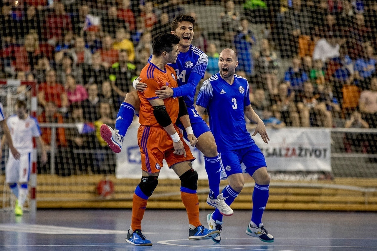 Danııaǵa qarsy oınaıdy