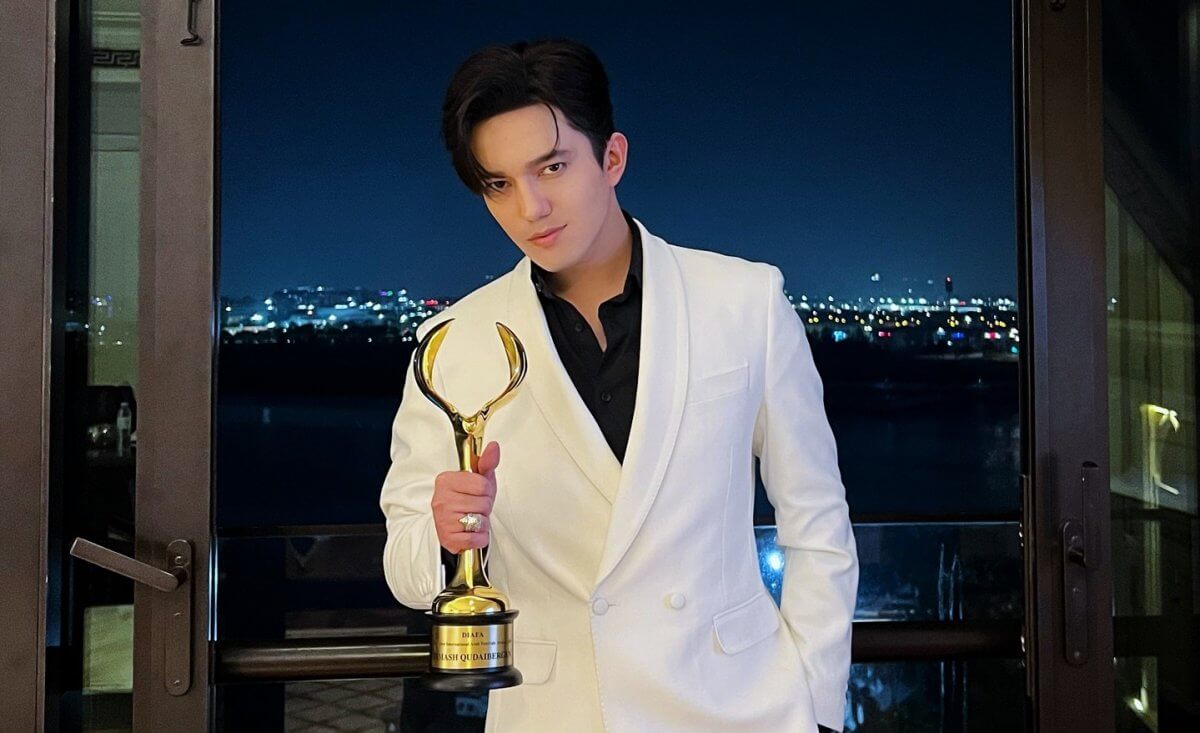 Dımash Qudaıbergen qýanyshty jańalyǵyn habarlady