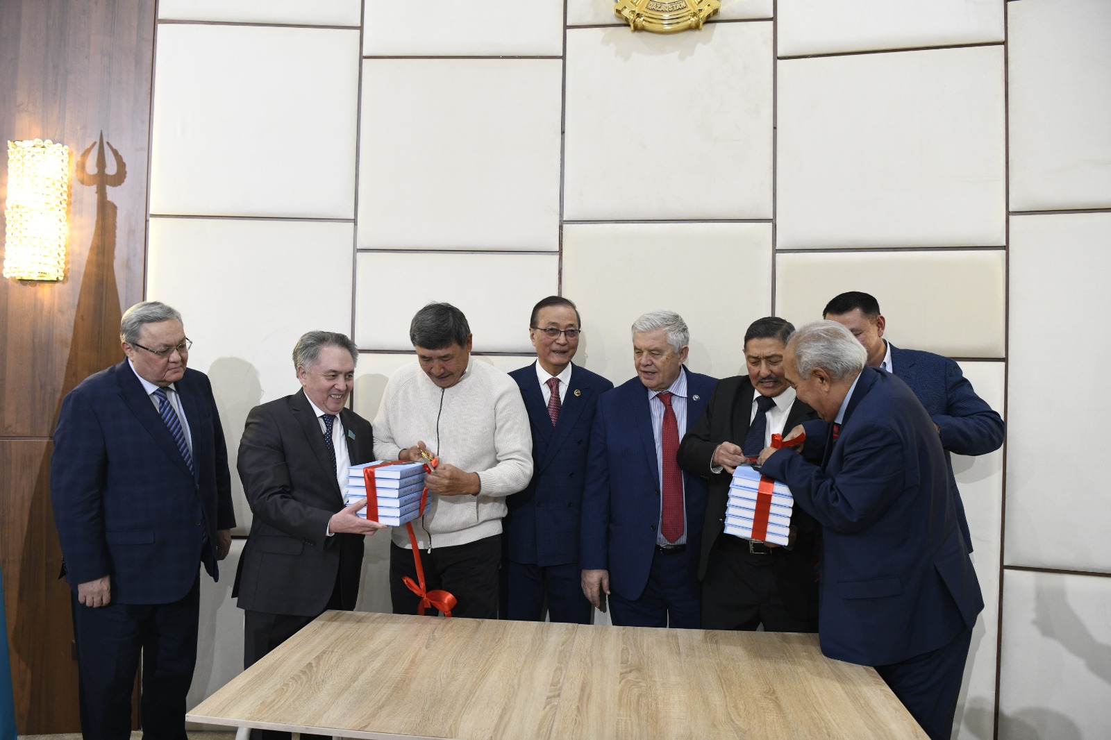 «Ǵumyrdarııa» kitaby jaryq kórdi