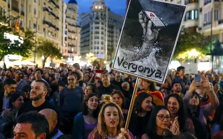 Ispanııa azamattary úkimettiń otstavkasyn talap etip otyr