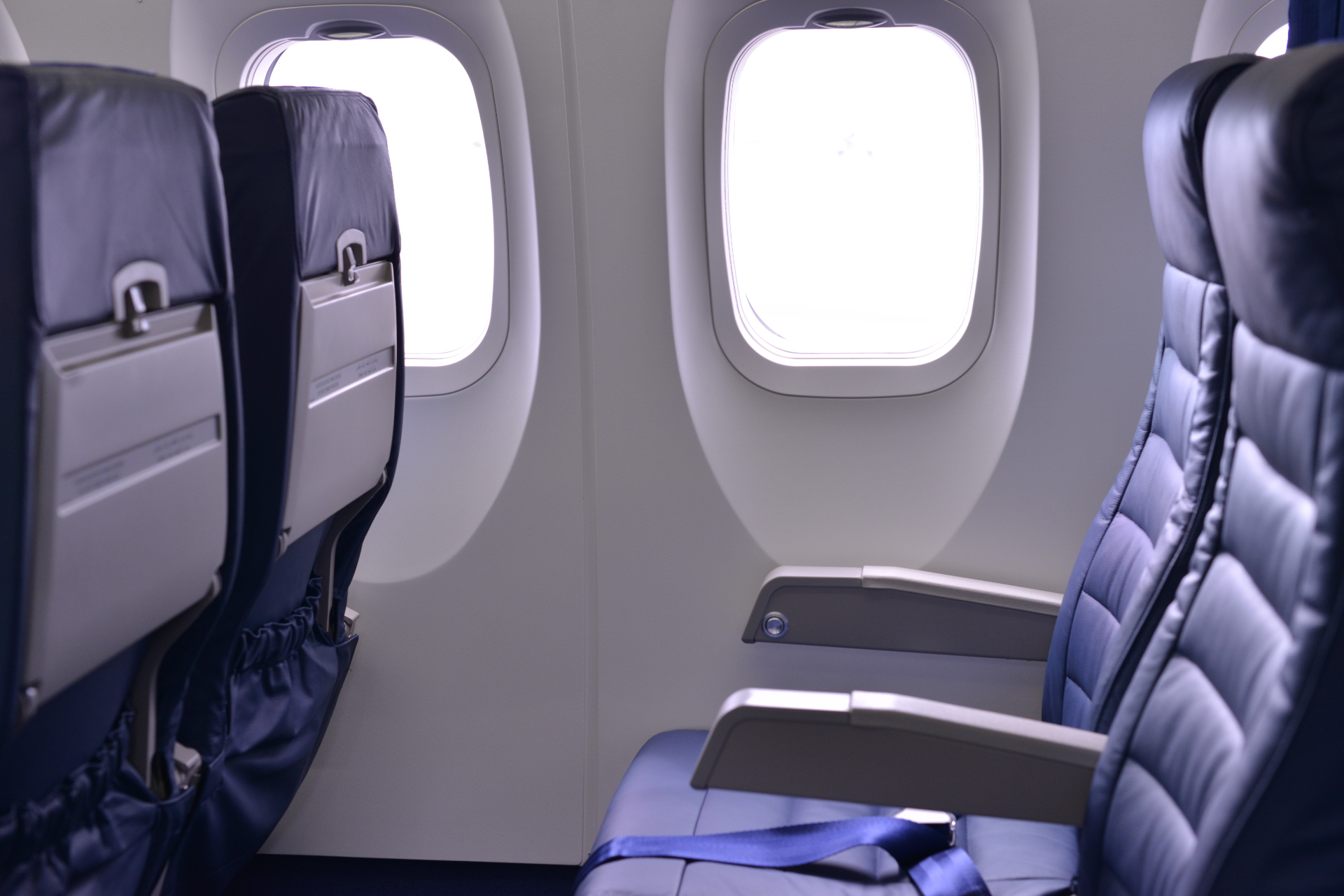 Ushaq bortynda jolaýshylar oryndyq úshin janjaldasty