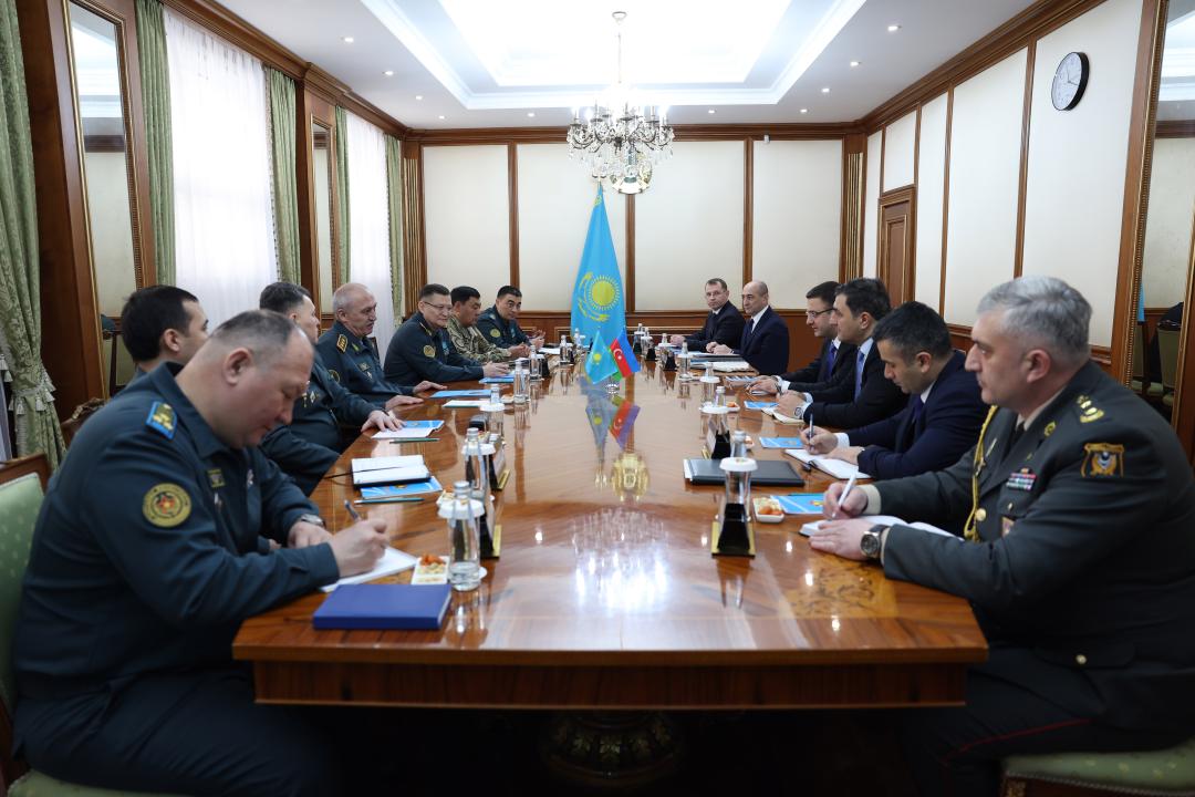 Ázerbaıjannan áskerı delegasııa keldi