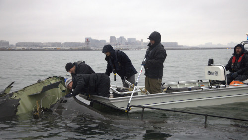 Vashıngtondaǵy ushaq apaty: 55 adamnyń jeke basy anyqtaldy