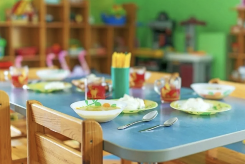 Mańǵystaýda balabaqsha búldirshinderi tamaqtan ýlanǵan