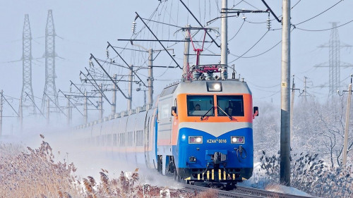 Júk poıyzy adamdy qaǵyp ketken