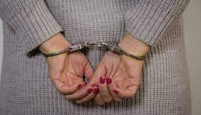 Anasy 14 jasar ulyn úı sharýasyna kómektespegeni úshin óltirgen