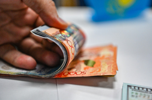 Úsh jylda shetelden 1,7 trln teńge qaıtarylǵan