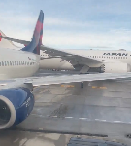 AQSh áýejaıynda eki ushaq soqtyǵysty