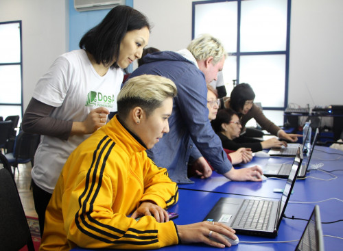 Qazaqstandaǵy alǵashqy kitaphanalyq neıro-assıstent tanystyryldy