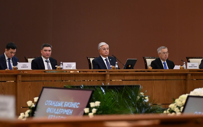 Memleket kásipkerlerdiń  qyzmetine  kedergi keltirmeýi tıis - Toqaev