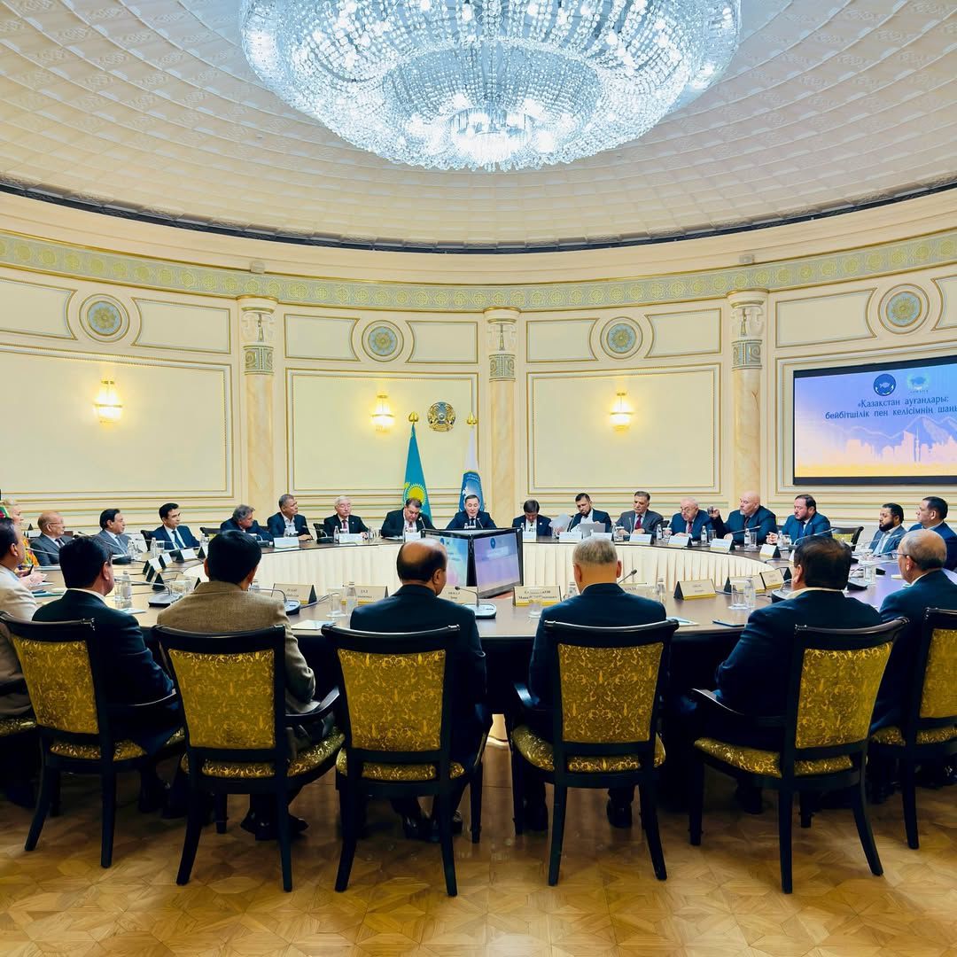 Birlik alańyna aınalǵan shańyraq