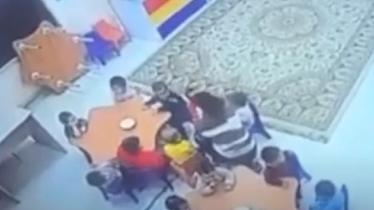 Mańǵystaýda tárbıeshi 8 balaǵa bir qasyqpen tamaq bergen