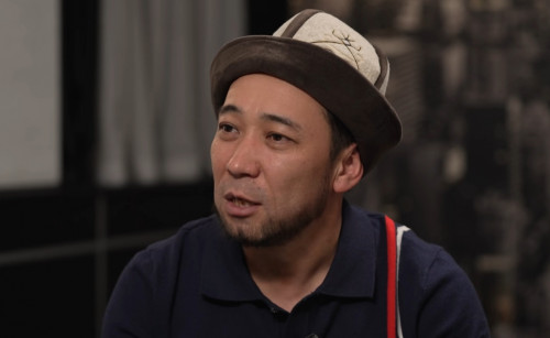 Qazaq halqynan keshirim suraǵan ánshi jaýapqa tartyldy