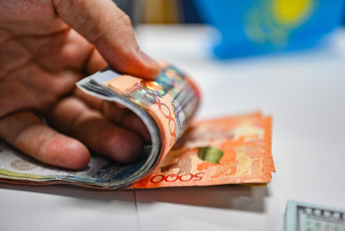 Qostanaıda muǵalimderge tıesili qomaqty qarjy tólenbegen