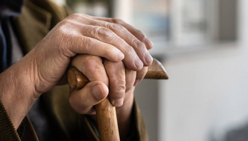 Atyraýda er adam týysyn óltirip, denesin bólshektep tastaǵan