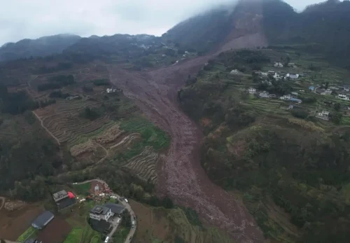 Qytaıda kóshkin kezinde 28 adam joǵalyp ketken