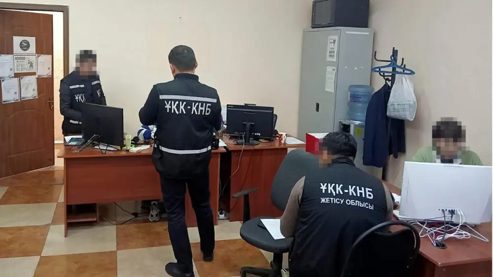 «Damumed»-ke ruqsatsyz qol jetkizgen eki turǵyn ustaldy