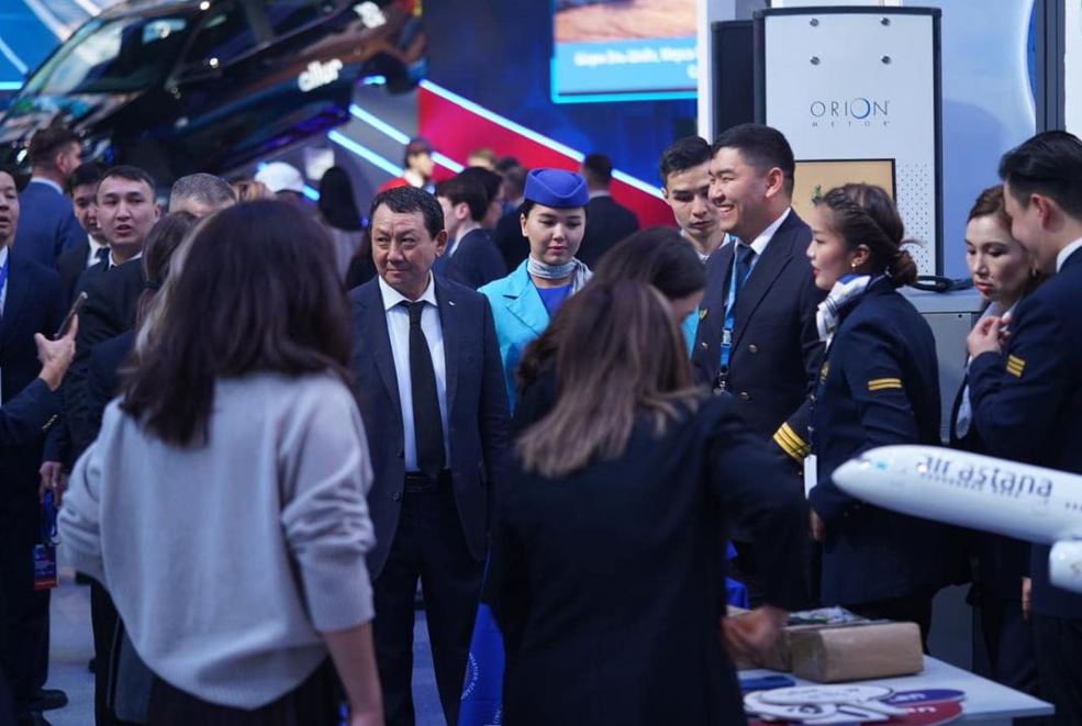 О́ndiristik kórmeni bir kúnde 10 myń adam tamashalaǵan