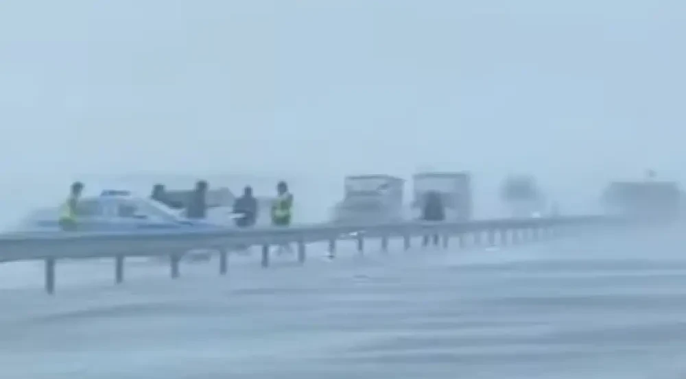 Temirtaýda qarly boran saldarynan 40 kólik jolda qaldy