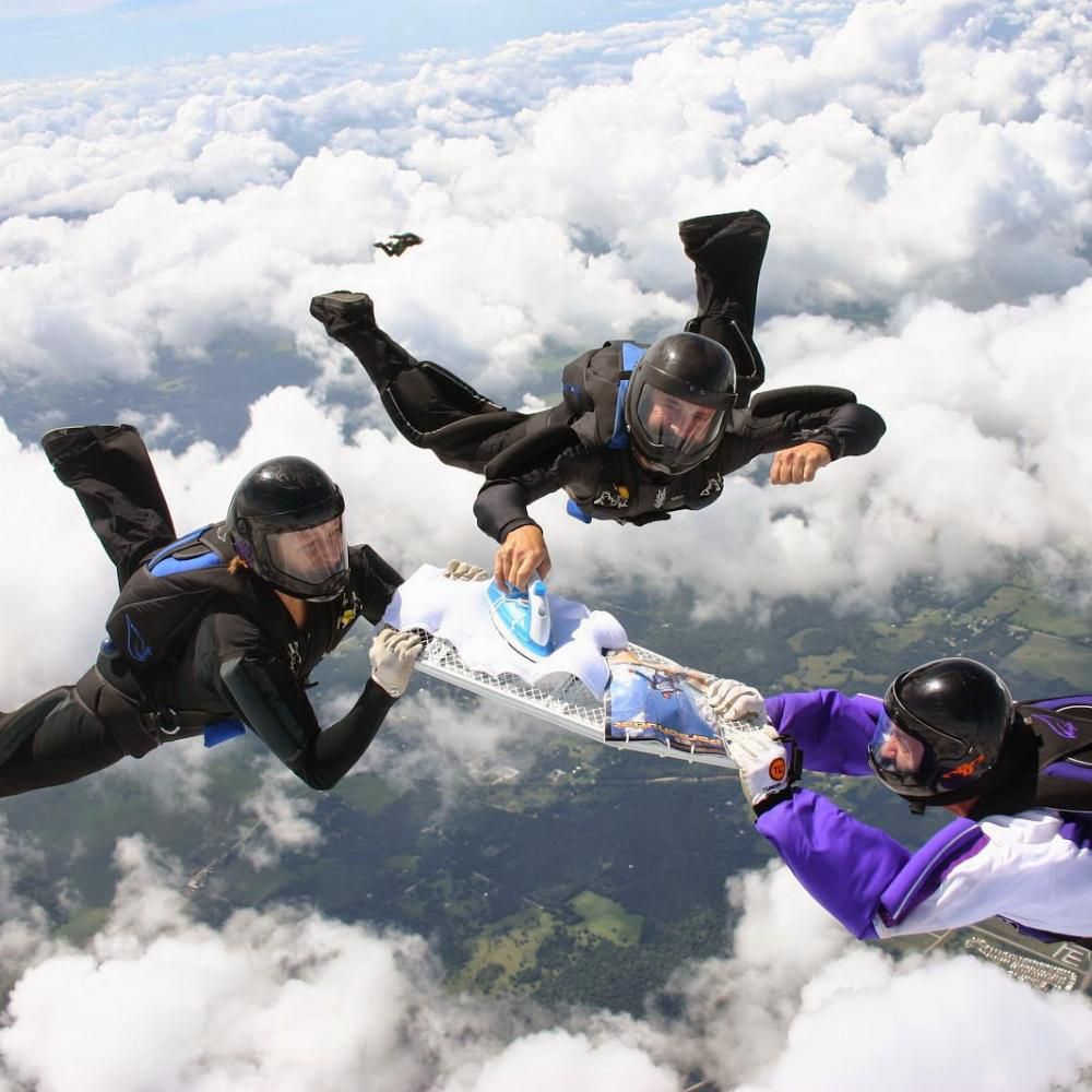 Ǵalam ǵajaptary: Áýede kıim útiktegender