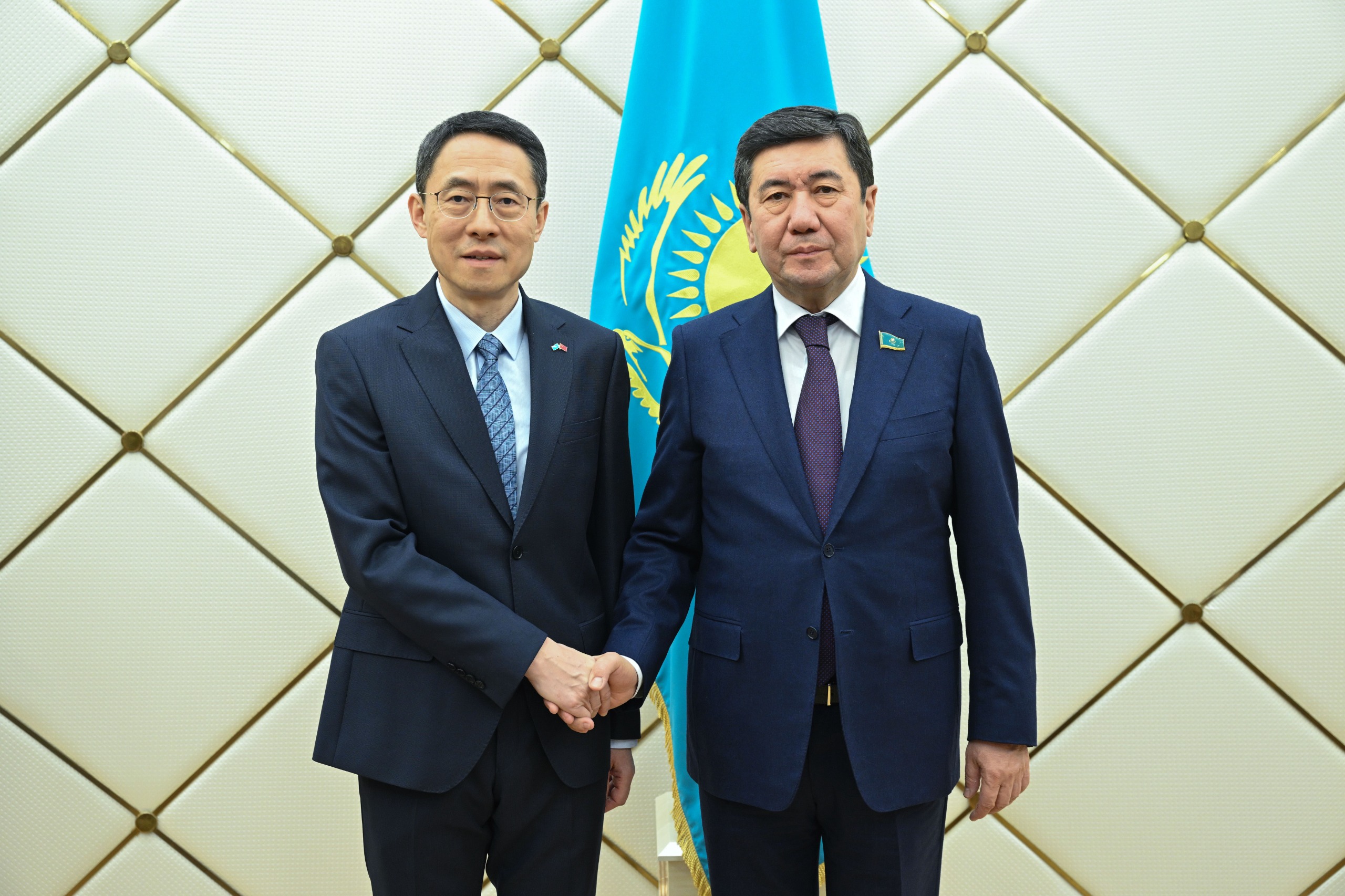 Májilis spıkeri Qytaı elshisimen kezdesti